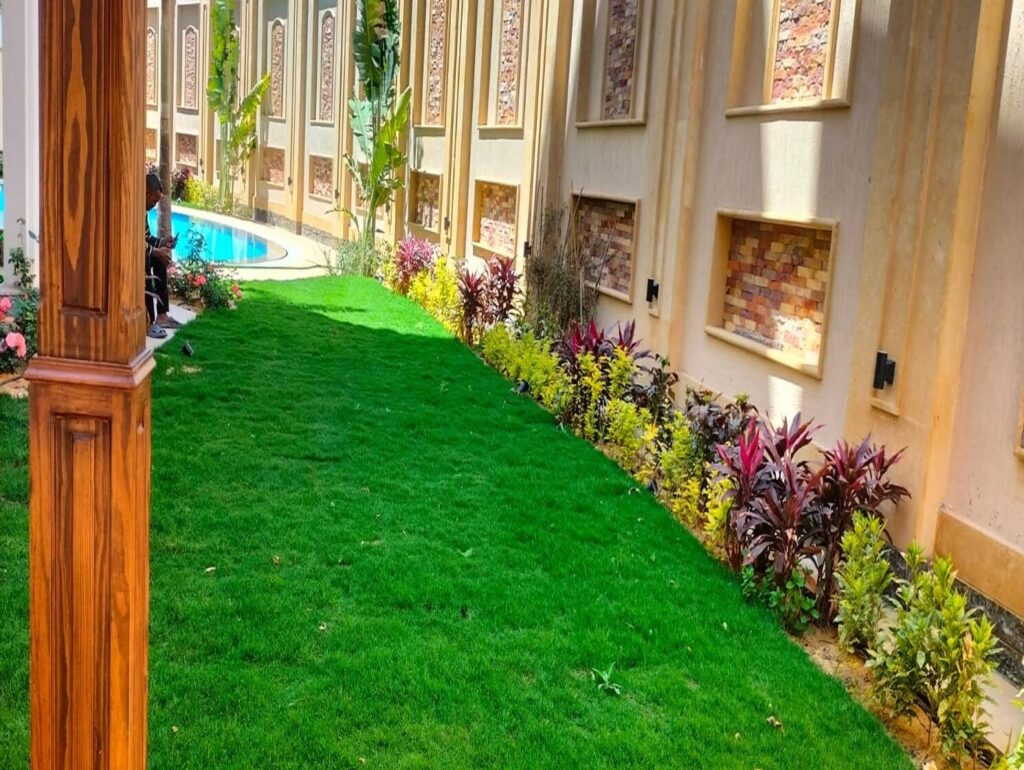 مظهر نهائي لحديقة مزروعة مع توزيع مثالي للمياه