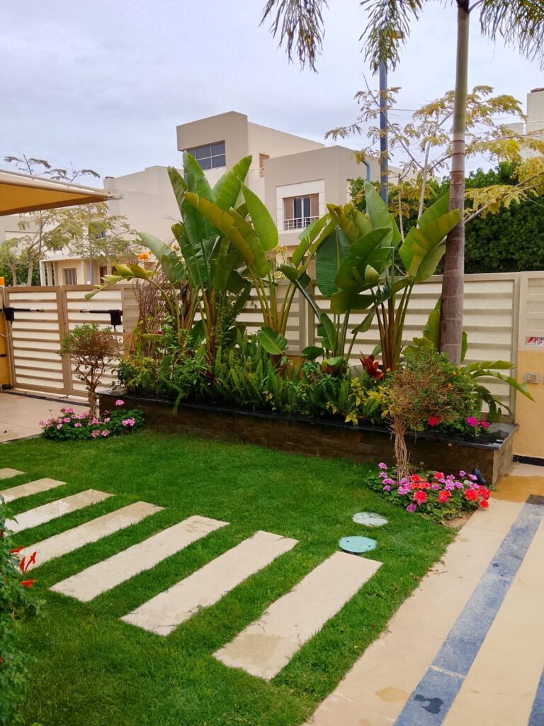 الشكل النهائي لتنسيق حديقة فيلا بعد تنفيذ اللاندسكيب بالكامل