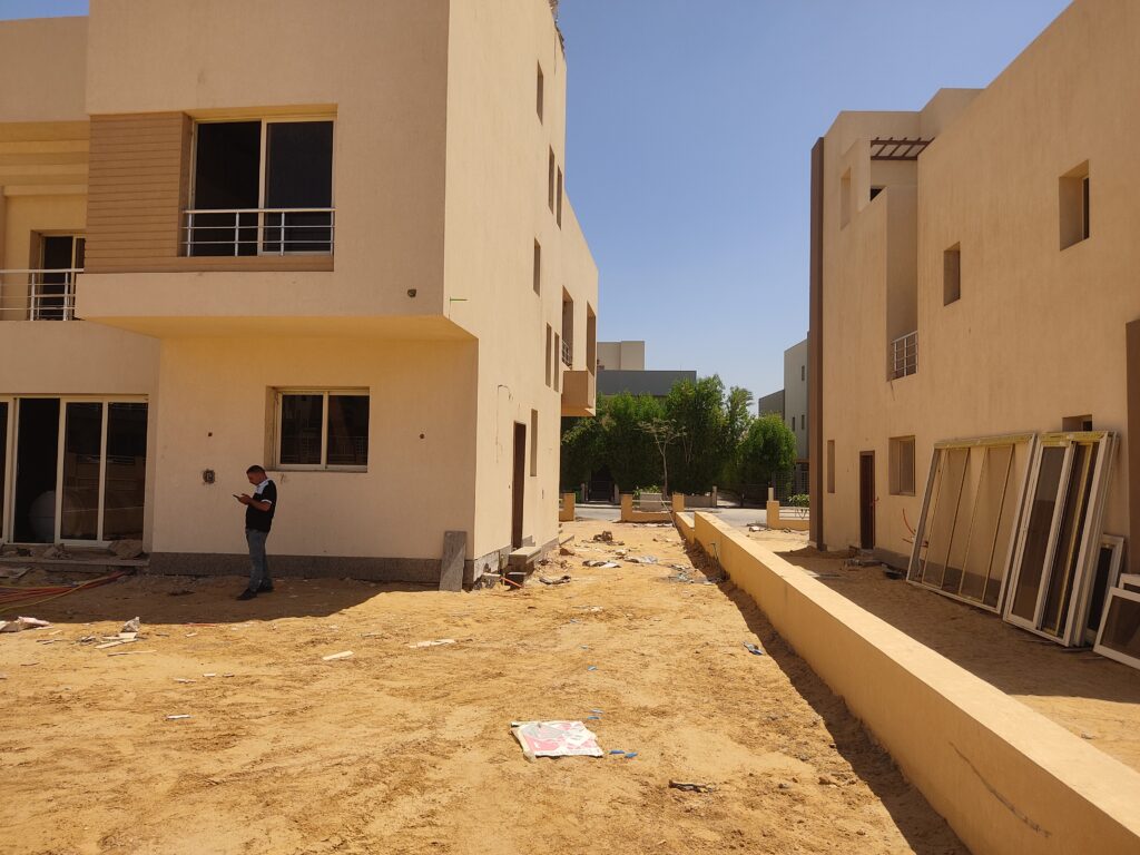 حالة الموقع قبل بدء أعمال تنسيق الحدائق في 6 أكتوبر