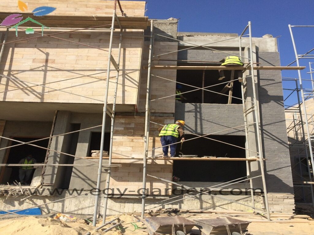 تنفيذ مبنى سكني وأعمال تجاليد الاحجار الخارجية