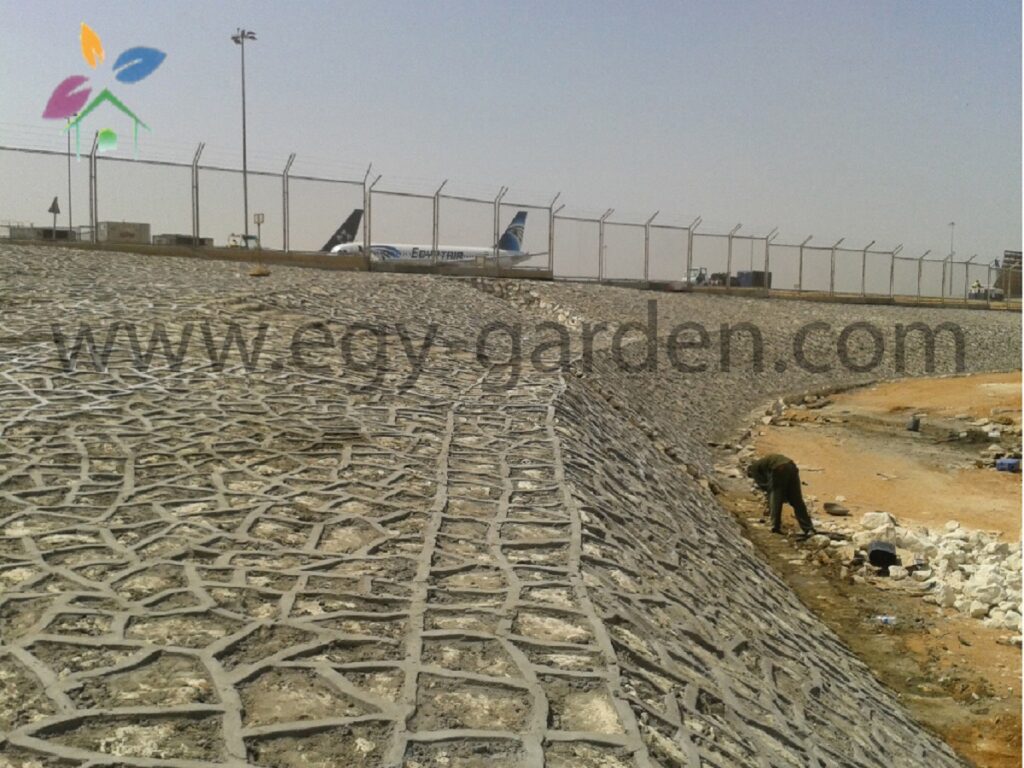 تنفيذ اعمال تدبيش للمنحدرات بمطار القاهرة الدولي